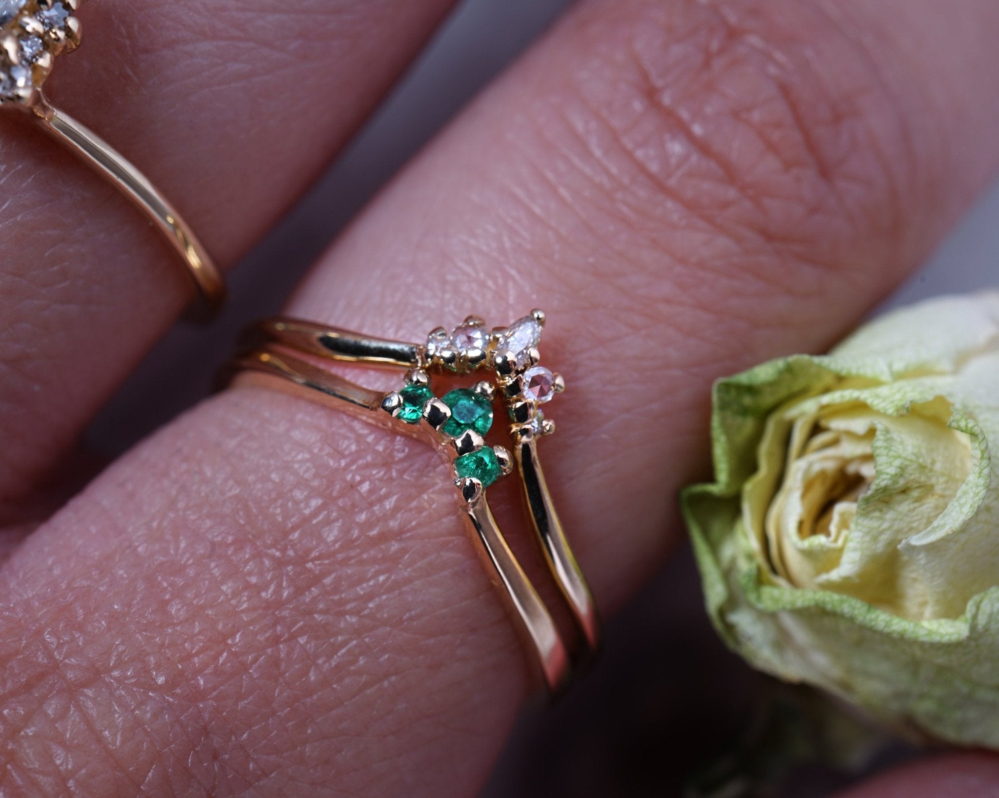 Atalanta Ring, Emerald Aika - Laurie Fleming Jewellery