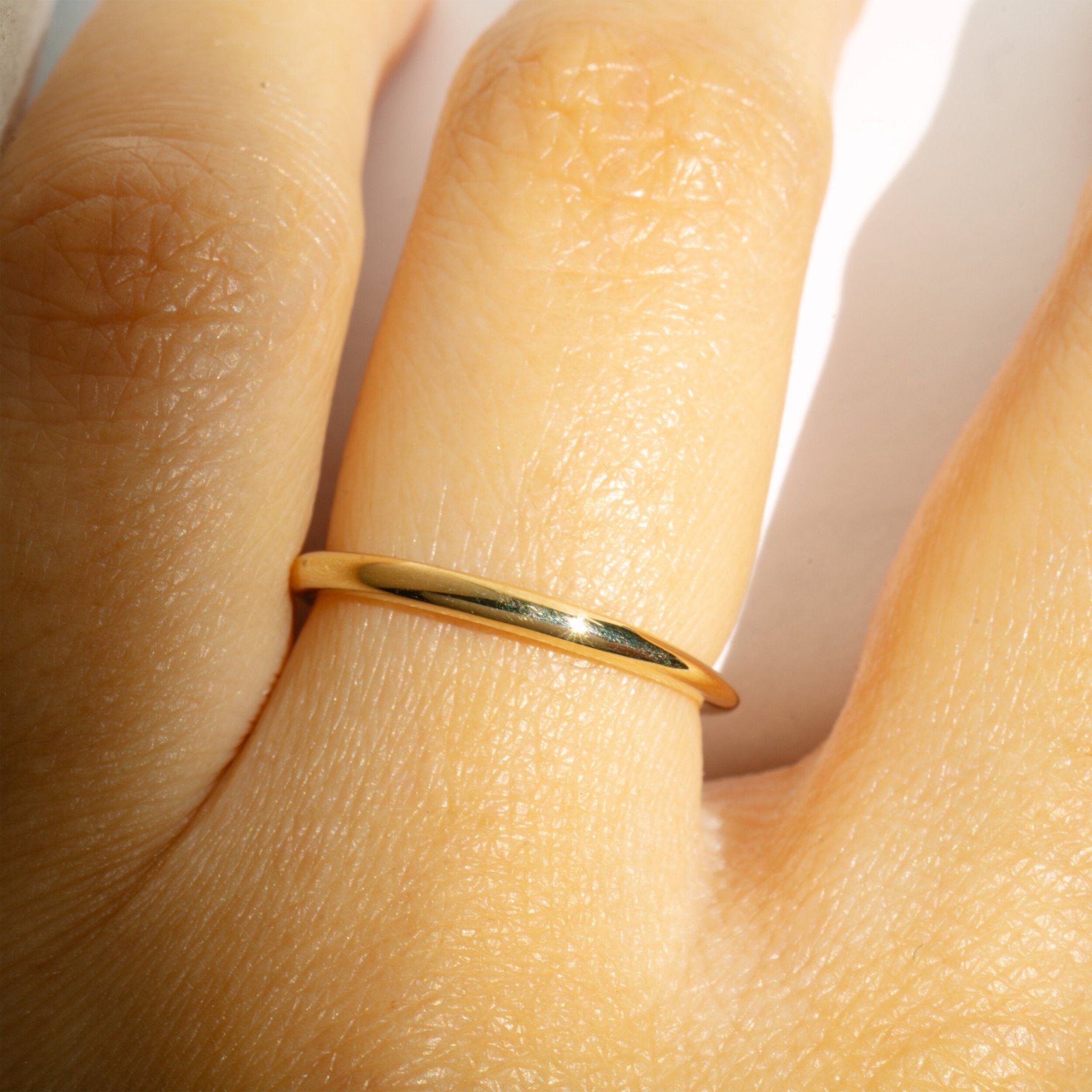 Elegant and Minimal Double-Sided Knife Edge/Round Eos Circlet Band